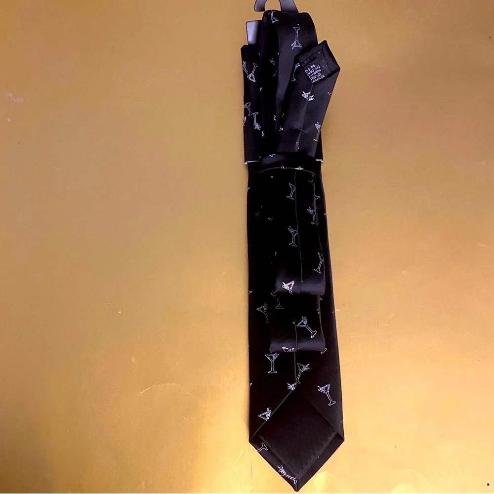 MEN'S  MARTINI GLASS HALLMARK  WINTER GALA PRINT NECKTIE BY HALLMARK DESIGNS